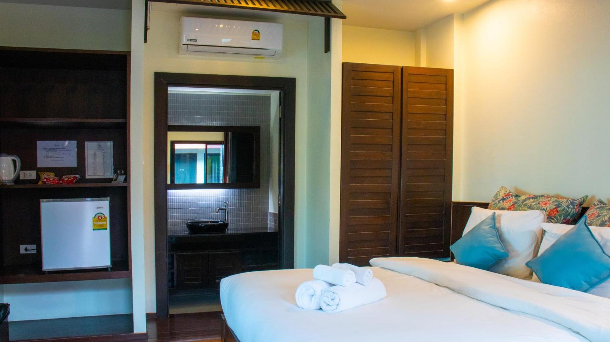 Chidlom Resort Haad Chao Samran Extérieur photo