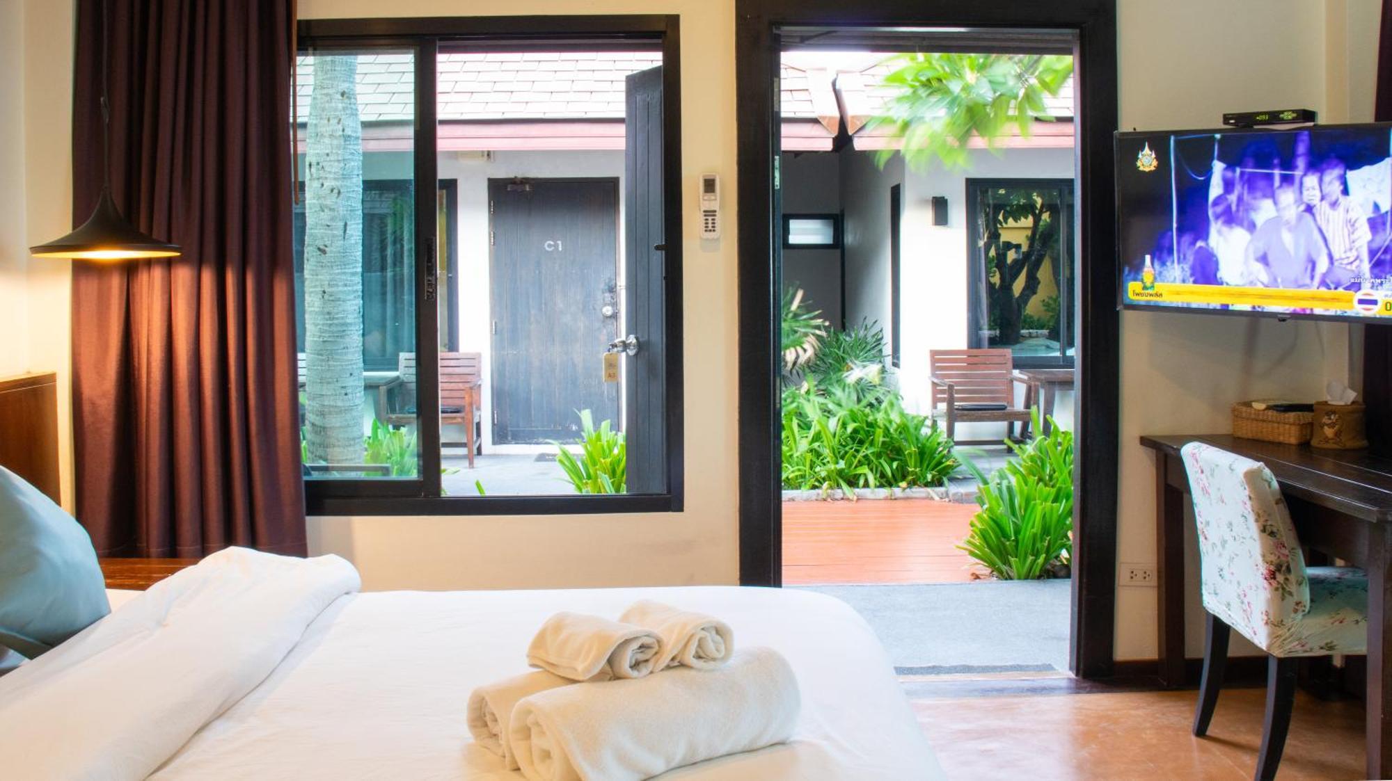 Chidlom Resort Haad Chao Samran Extérieur photo
