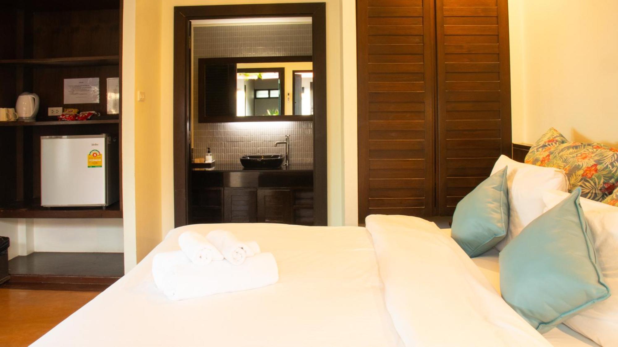 Chidlom Resort Haad Chao Samran Extérieur photo